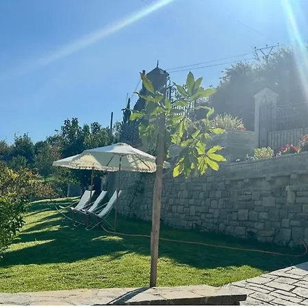 Sunrise House - Swimming Pool 베라트