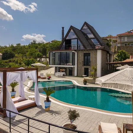 Villa Sunrise House - Swimming Pool
